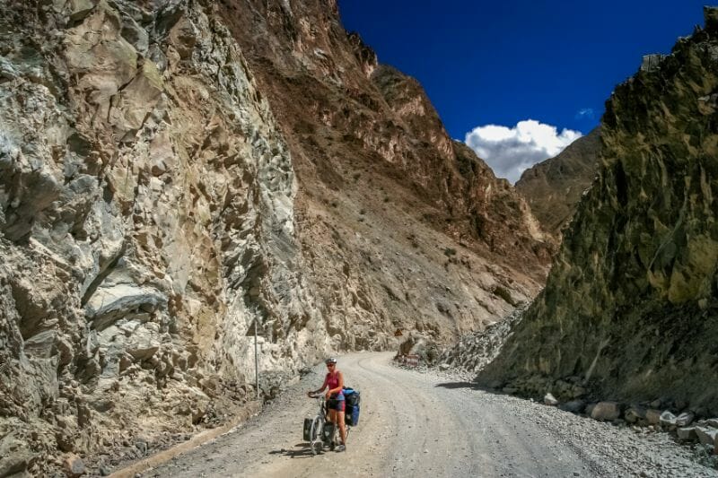 cycling in tibetan mountain route